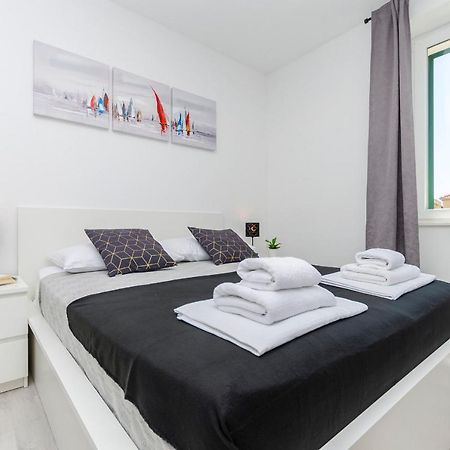 Apartments And Rooms Adriatic Suites Sibenik Exterior photo