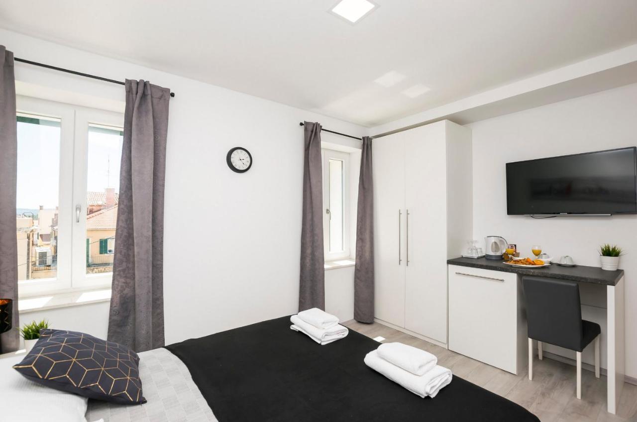 Apartments And Rooms Adriatic Suites Sibenik Exterior photo